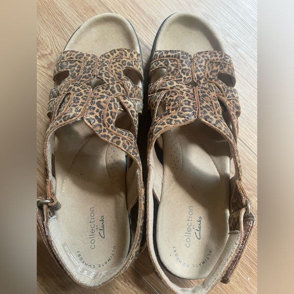 Clarks leopard print lightweight wedge sandal, 7.5 - Picture 3 of 6